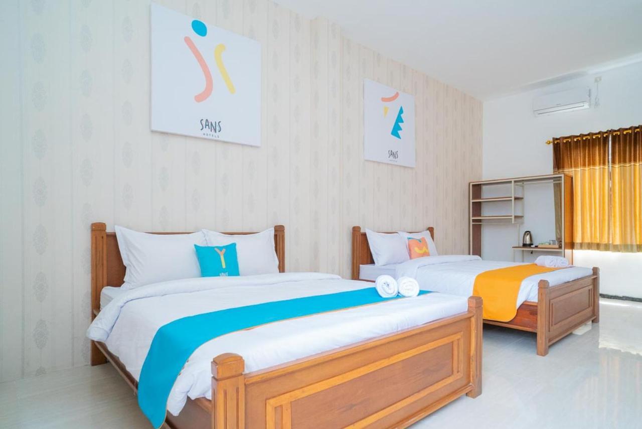 Sans Hotel Queen Batu Sumber Brantas Zewnętrze zdjęcie