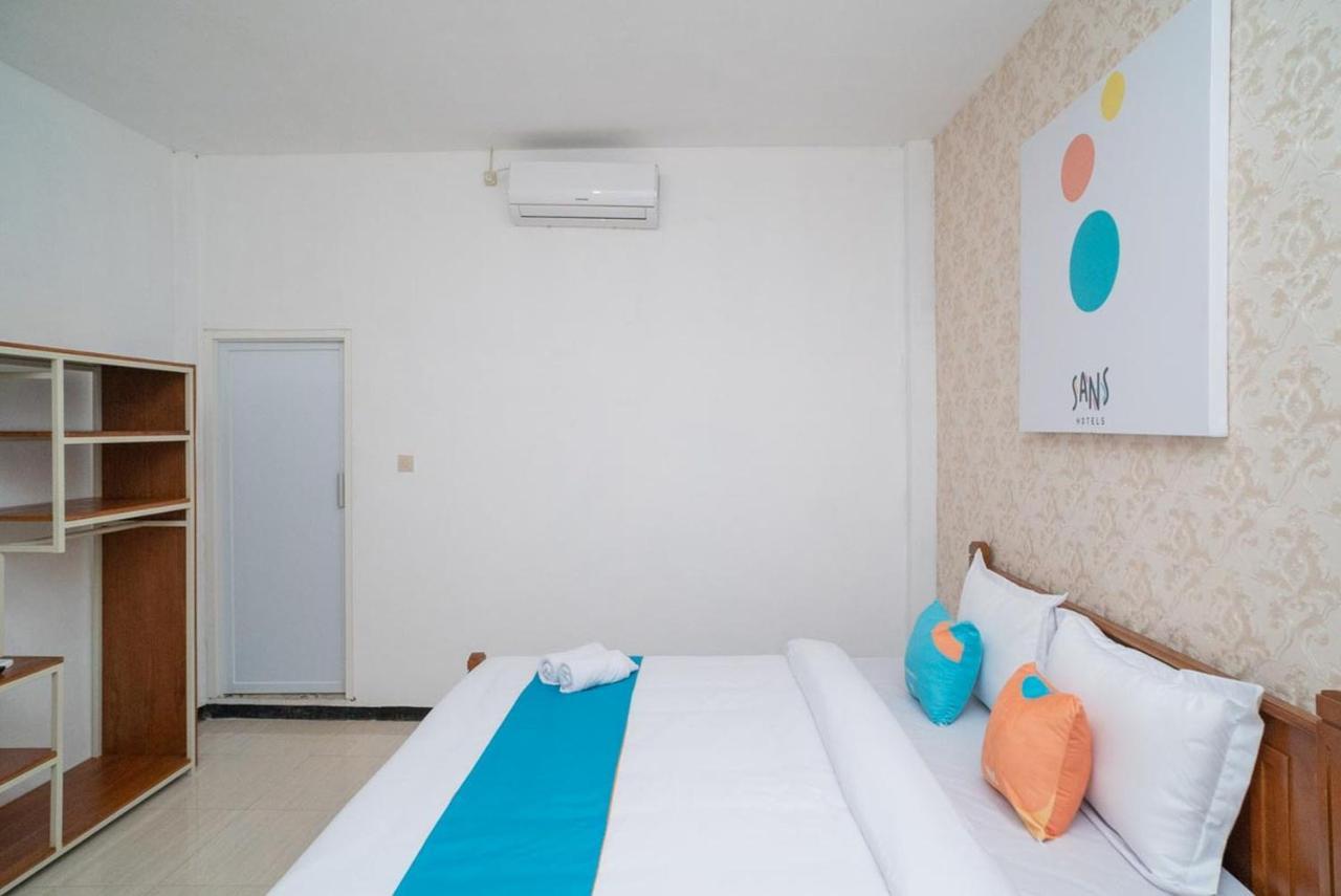 Sans Hotel Queen Batu Sumber Brantas Zewnętrze zdjęcie