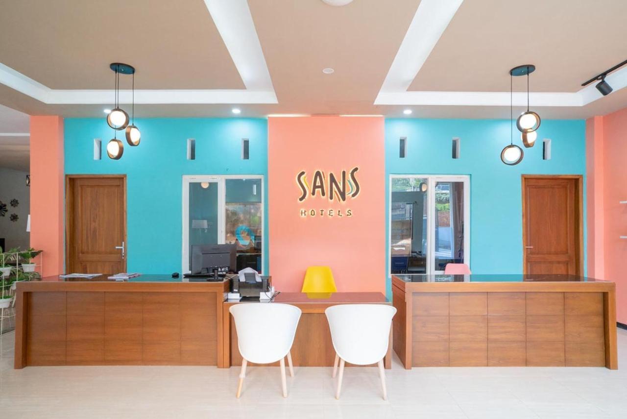 Sans Hotel Queen Batu Sumber Brantas Zewnętrze zdjęcie