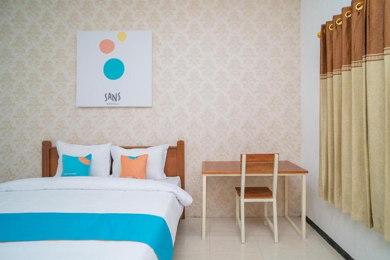 Sans Hotel Queen Batu Sumber Brantas Zewnętrze zdjęcie