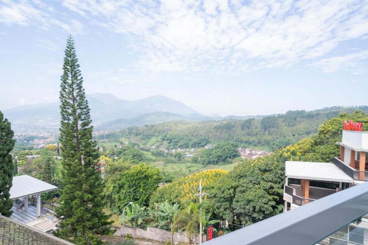 Sans Hotel Queen Batu Sumber Brantas Zewnętrze zdjęcie